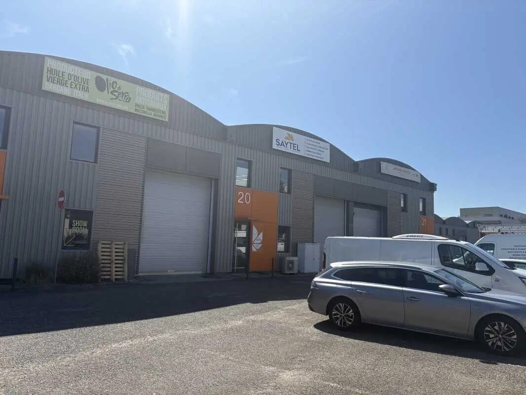 Office in Dardilly to rent Building Photo- Image 1 of 9