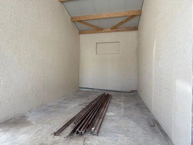 Light Industrial in Saint-Priest to rent - Interior Photo - Image 2 of 5