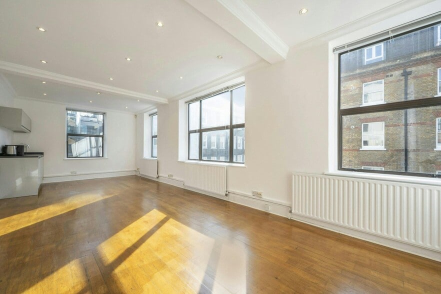 31 Windmill St, London to rent - Interior Photo - Image 2 of 19