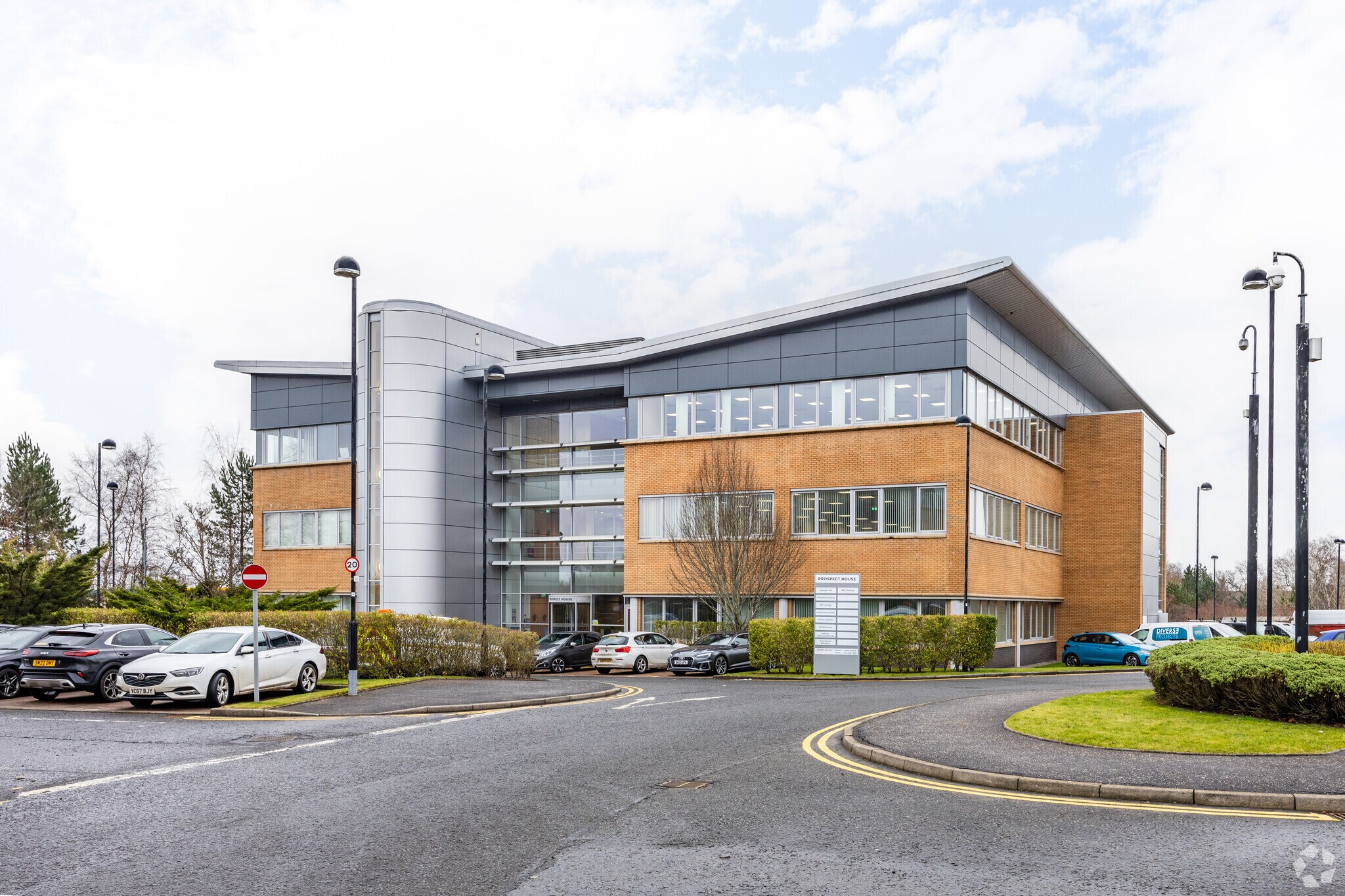 3 Stanley Blvd, Blantyre to rent Primary Photo- Image 1 of 152