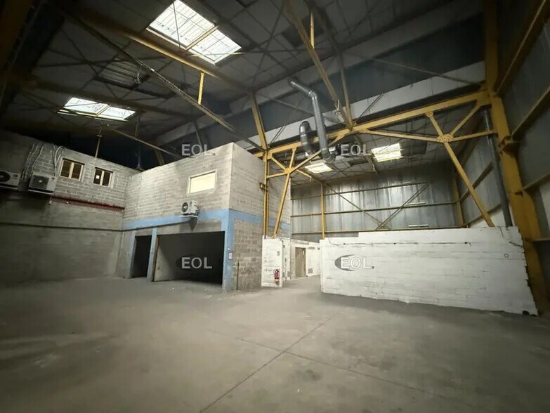 Light Industrial in Noisiel to rent - Interior Photo - Image 3 of 5