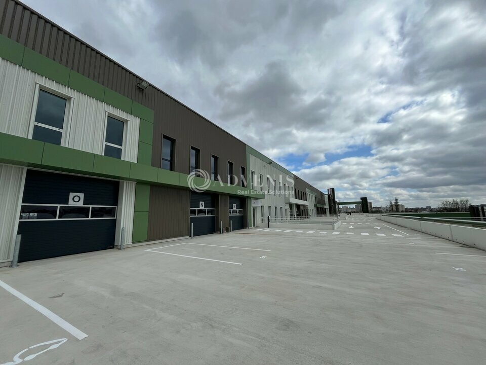 Light Industrial in Bondy to rent Building Photo- Image 1 of 8