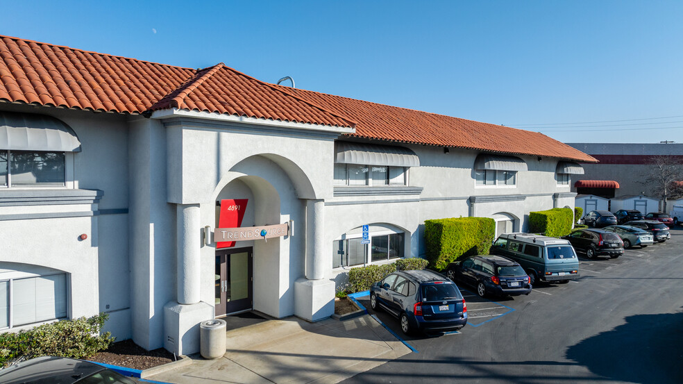 4891-4895 Pacific Hwy, San Diego, CA for rent - Building Photo - Image 1 of 14