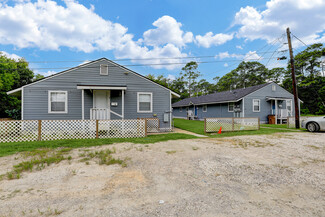 More details for 2322 Central St, Dickinson, TX - Residential for Sale