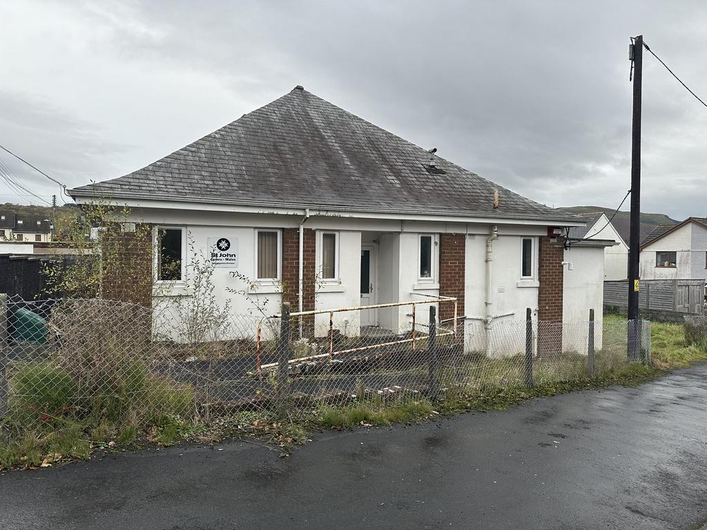 5 Derwen Rd, Ystradgynlais for sale Building Photo- Image 1 of 1