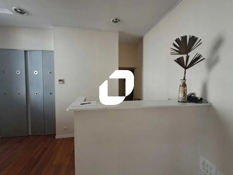Office in Bordeaux for sale - Interior Photo - Image 1 of 4