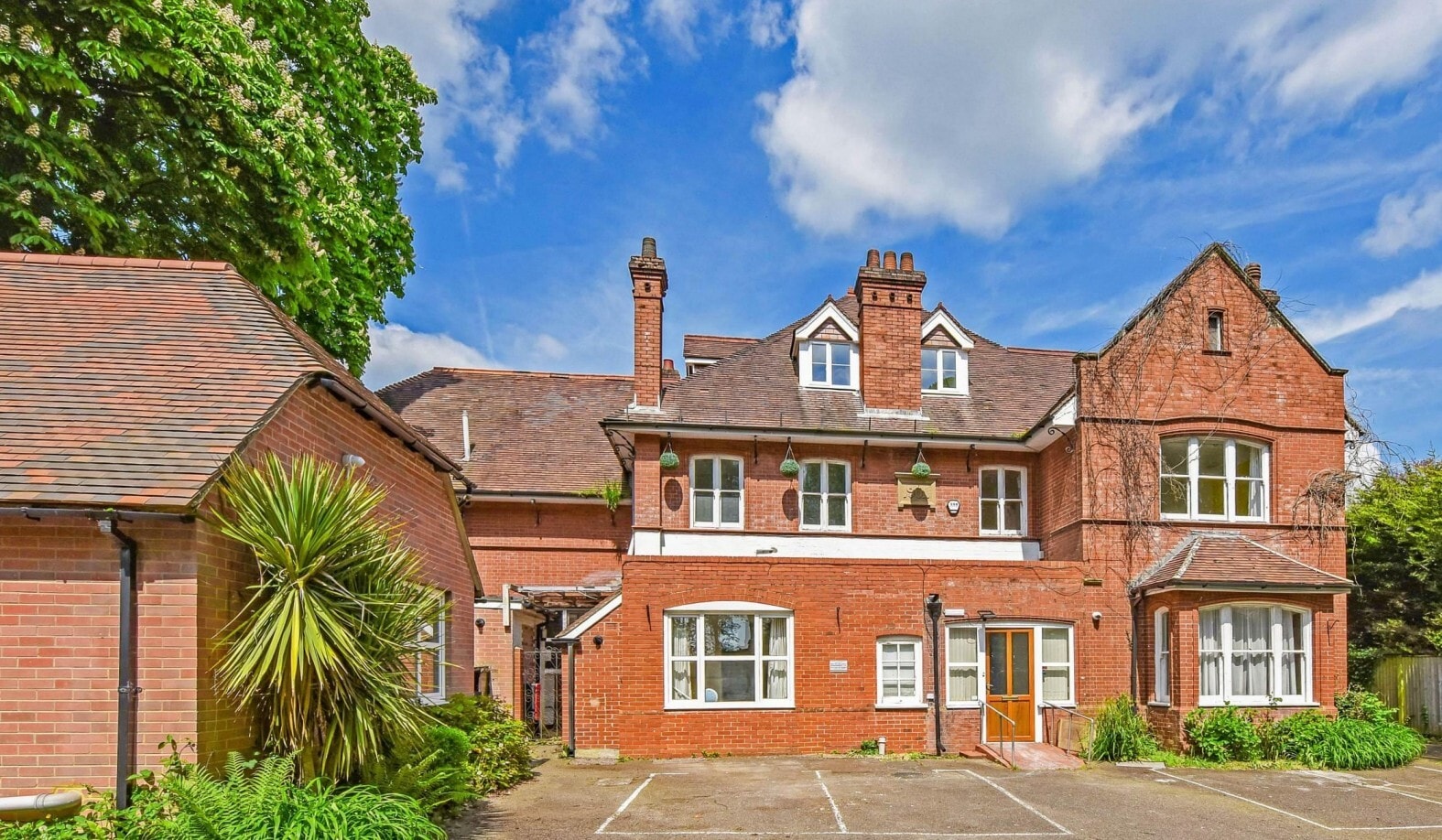 Hollist Ln, Midhurst for sale Building Photo- Image 1 of 2