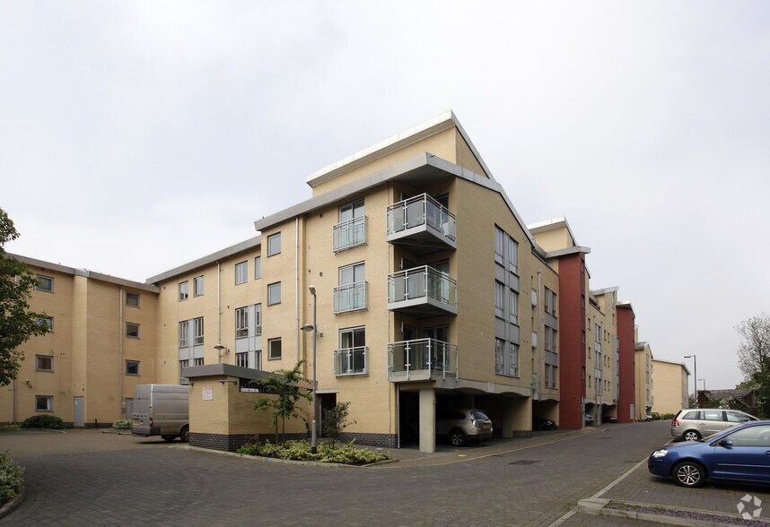 1-3 Lockside Marina, Chelmsford for sale - Primary Photo - Image 1 of 3