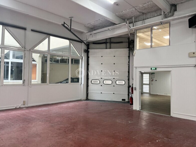 Light Industrial in Aubervilliers to rent - Building Photo - Image 3 of 8