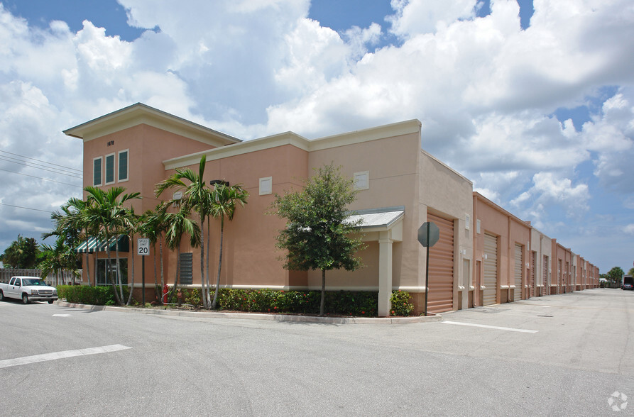 1470 N Congress Ave, West Palm Beach, FL for rent - Building Photo - Image 3 of 6