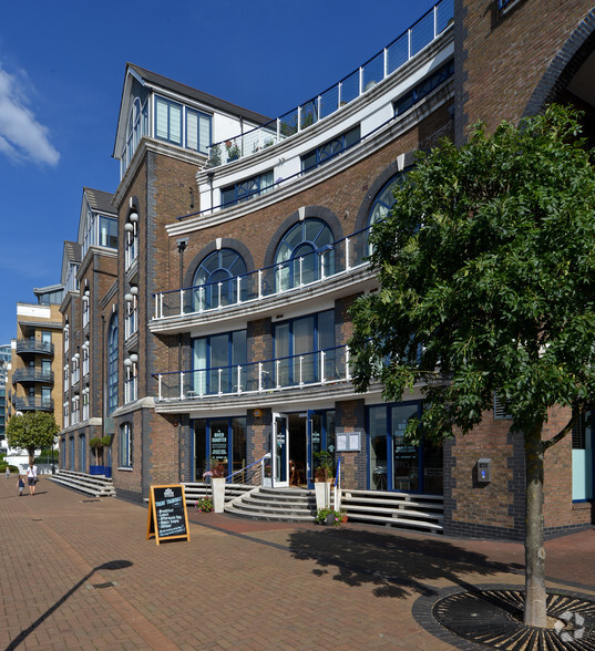 Clove Hitch Quay, London for rent - Primary Photo - Image 1 of 6