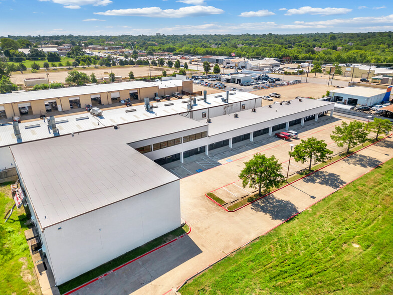 300-331 Aaron Ave, Arlington, TX for rent - Primary Photo - Image 1 of 9