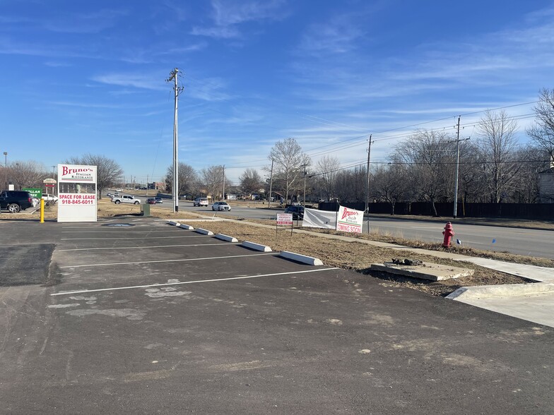 2712 W Kenosha St, Broken Arrow, OK for rent - Building Photo - Image 3 of 12