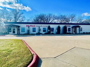 205 W Lamberth Rd, Sherman, TX for rent Building Photo- Image 1 of 8