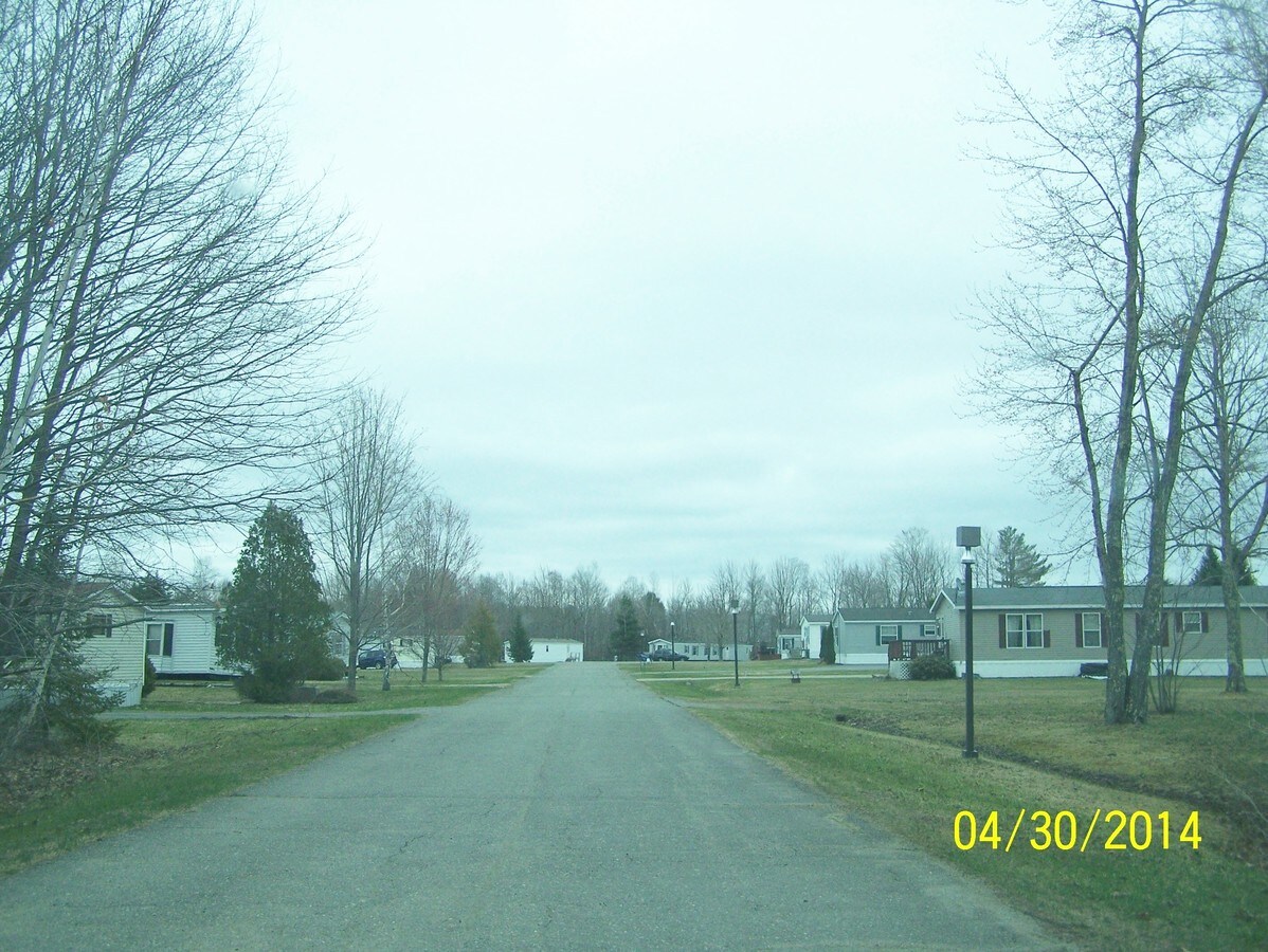 11 Killdeer St & School St, Unity, ME 04988 UK