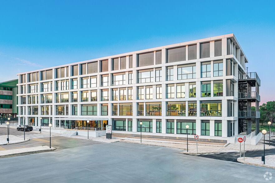 Camino Cerro de los Gamos, 1, Pozuelo de Alarcón, Madrid to rent - Building Photo - Image 1 of 20