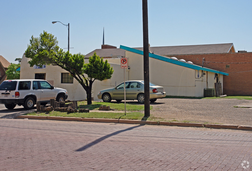 2402 Broadway St, Lubbock, TX for rent - Building Photo - Image 2 of 6