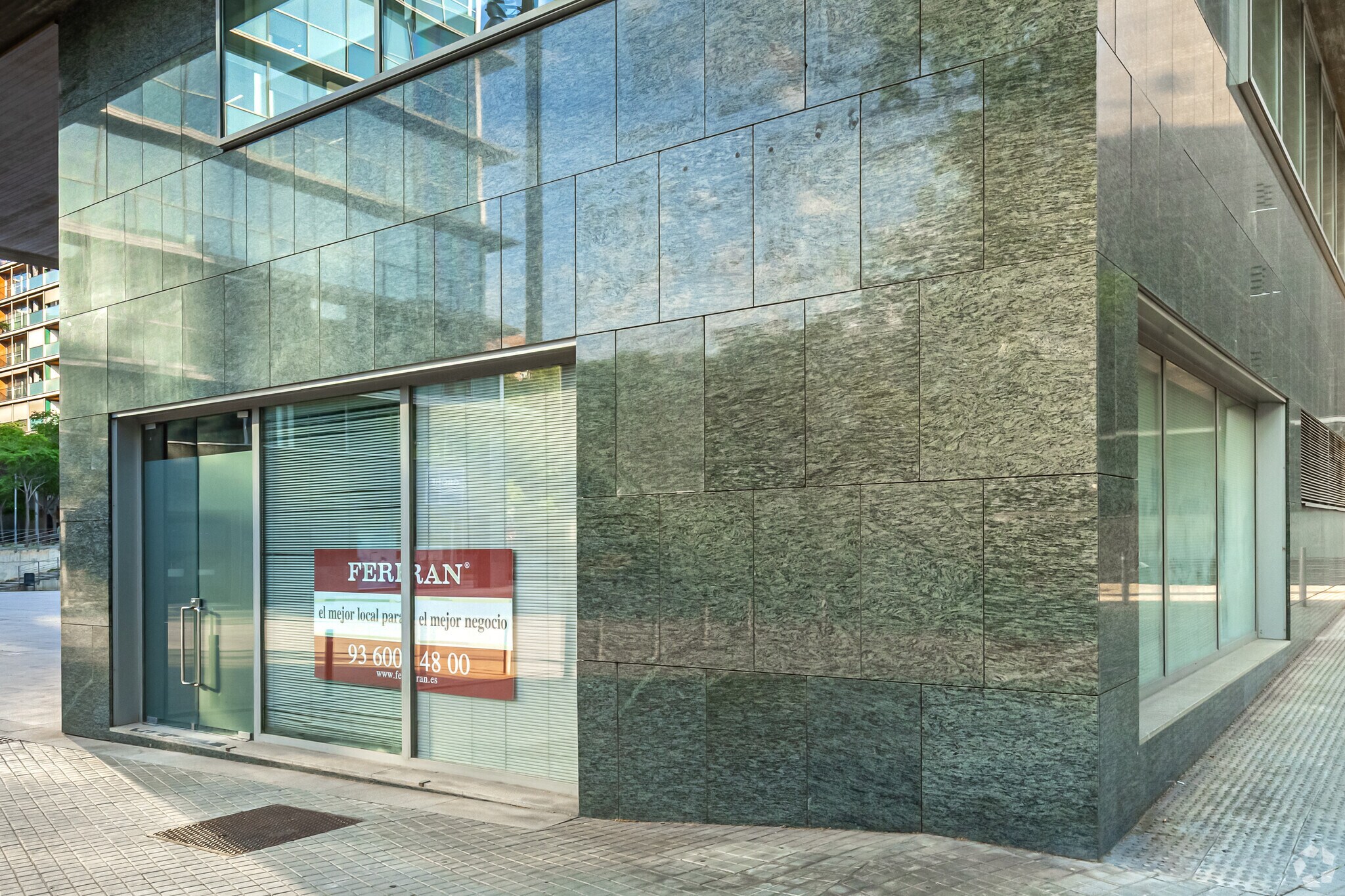 Retail in Barcelona, Barcelona to rent Building Photo- Image 1 of 3