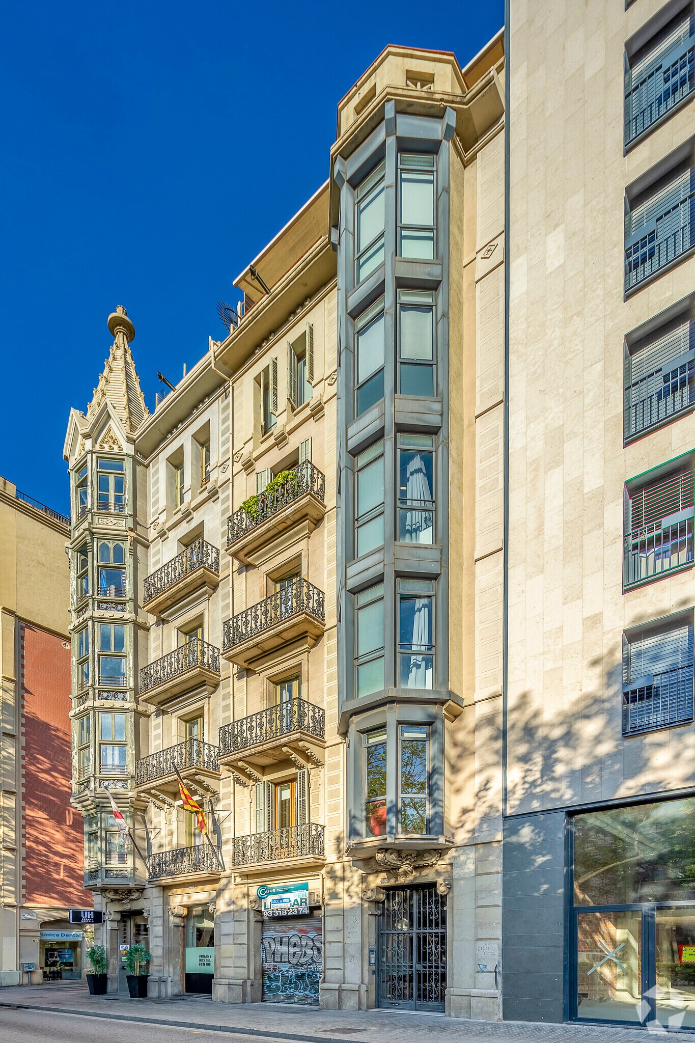 Retail in Barcelona, Barcelona to rent Primary Photo- Image 1 of 2