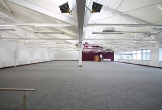 West Park Ring Rd, Leeds to rent Interior Photo- Image 1 of 1