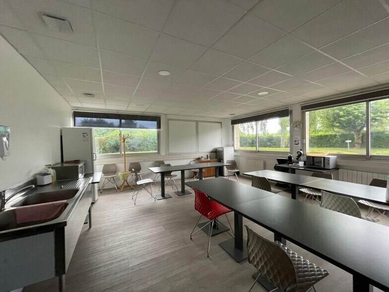 Industrial in Buc for sale - Interior Photo - Image 3 of 5