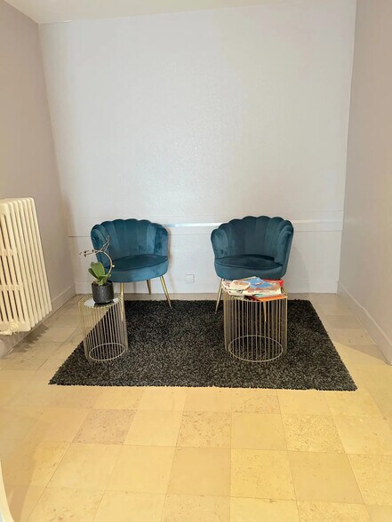 Office in Lyon to rent - Interior Photo - Image 2 of 2