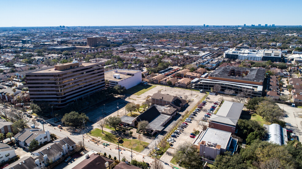 1910 Bering Dr, Houston, TX for sale - Building Photo - Image 2 of 7