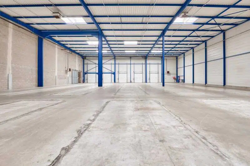 Light Industrial in Miribel to rent - Interior Photo - Image 2 of 10