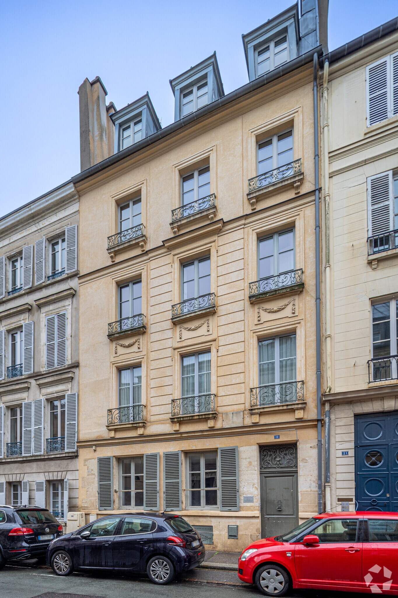 19 Rue Baillet Réviron, Versailles for sale Primary Photo- Image 1 of 2