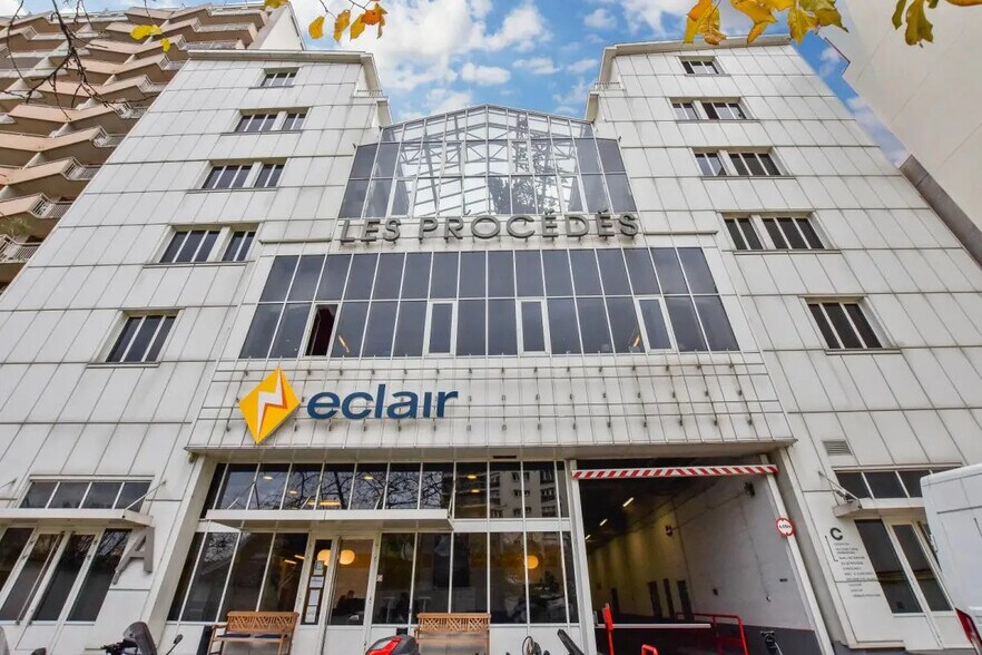 Office in Vanves to rent - Primary Photo - Image 1 of 3