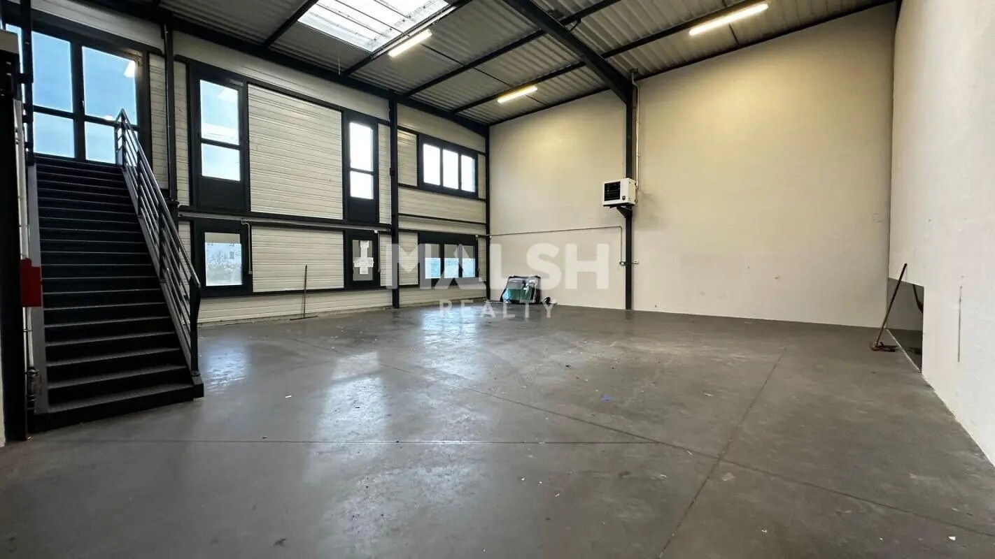 Office in Saint-Fons to rent Building Photo- Image 1 of 7