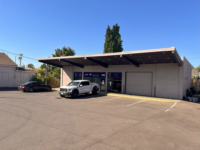 More details for 580 Portland Ave, Gladstone, OR - Retail to Rent