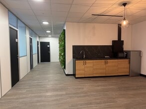 31 Cours Des Juilliottes, Maisons-Alfort to rent Interior Photo- Image 2 of 3