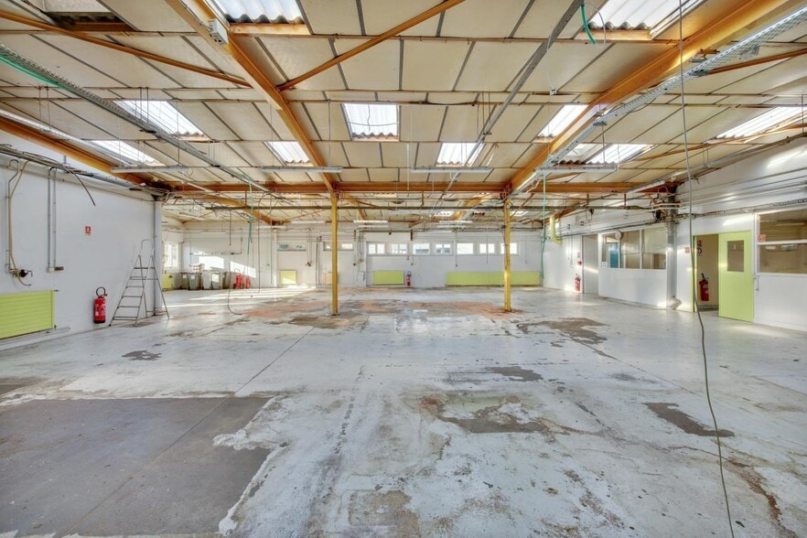 Light Industrial in Palaiseau for sale - Interior Photo - Image 2 of 15