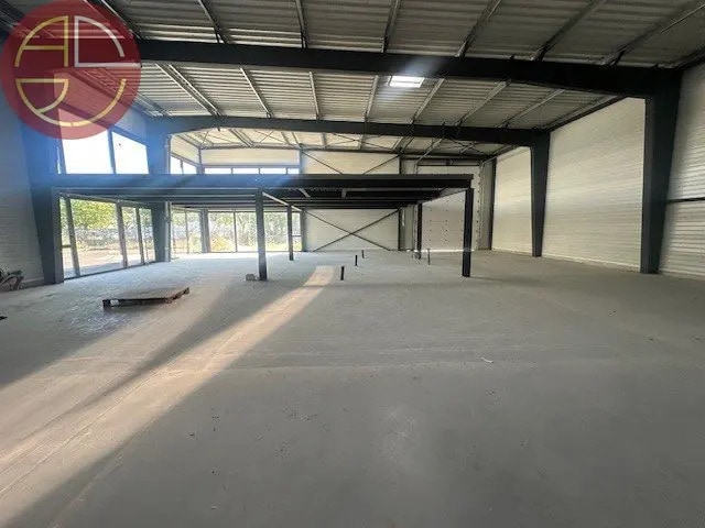 Location Entrepôt 756 m² - Photo 1