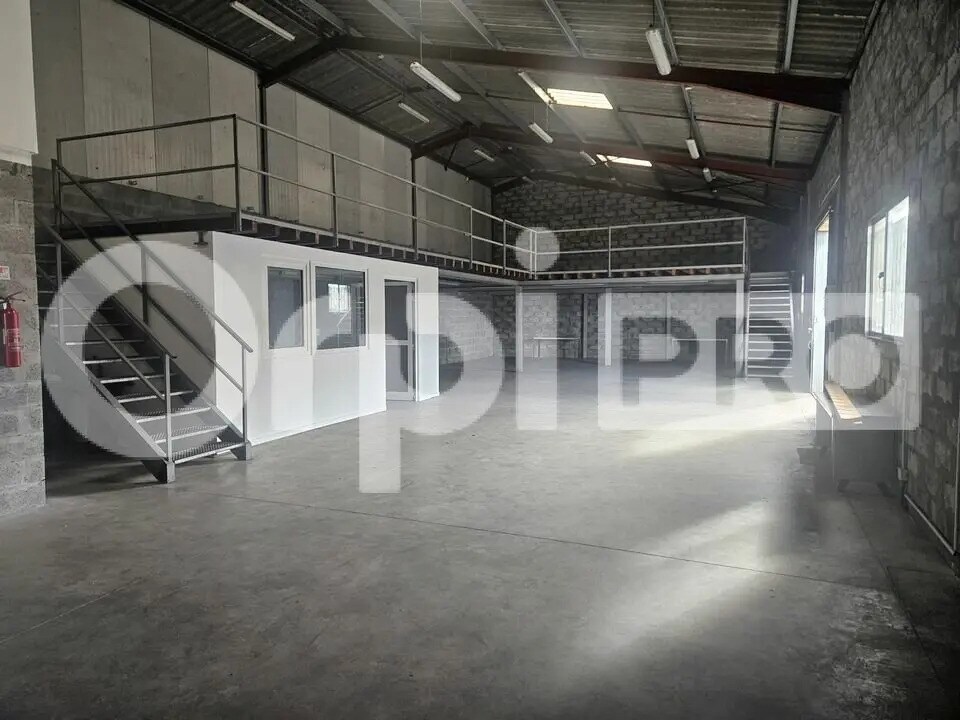 Light Industrial in Cestas to rent Interior Photo- Image 1 of 9