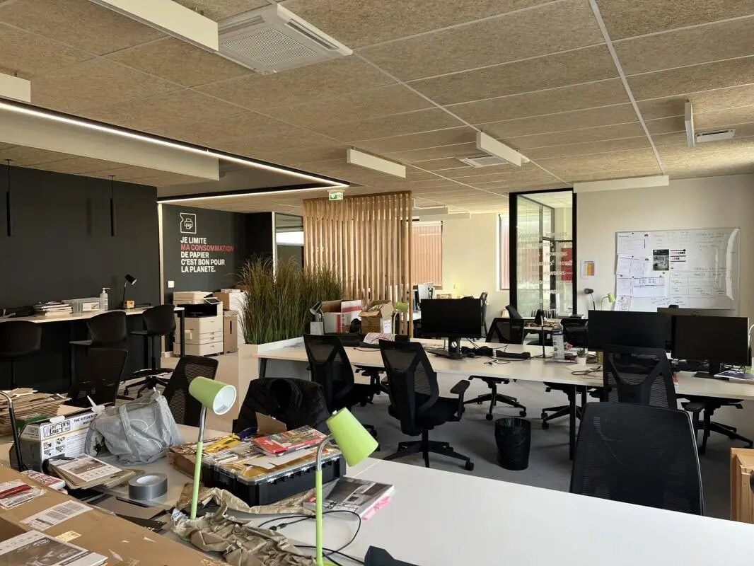 Office in Tremblay-en-France to rent Interior Photo- Image 1 of 9