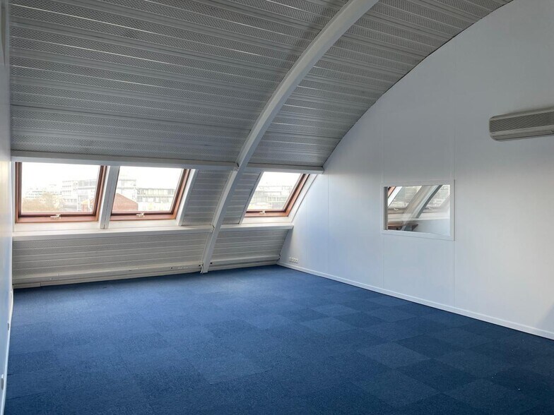 126 Rue Du Landy, Saint-Ouen-sur-Seine to rent - Interior Photo - Image 1 of 10
