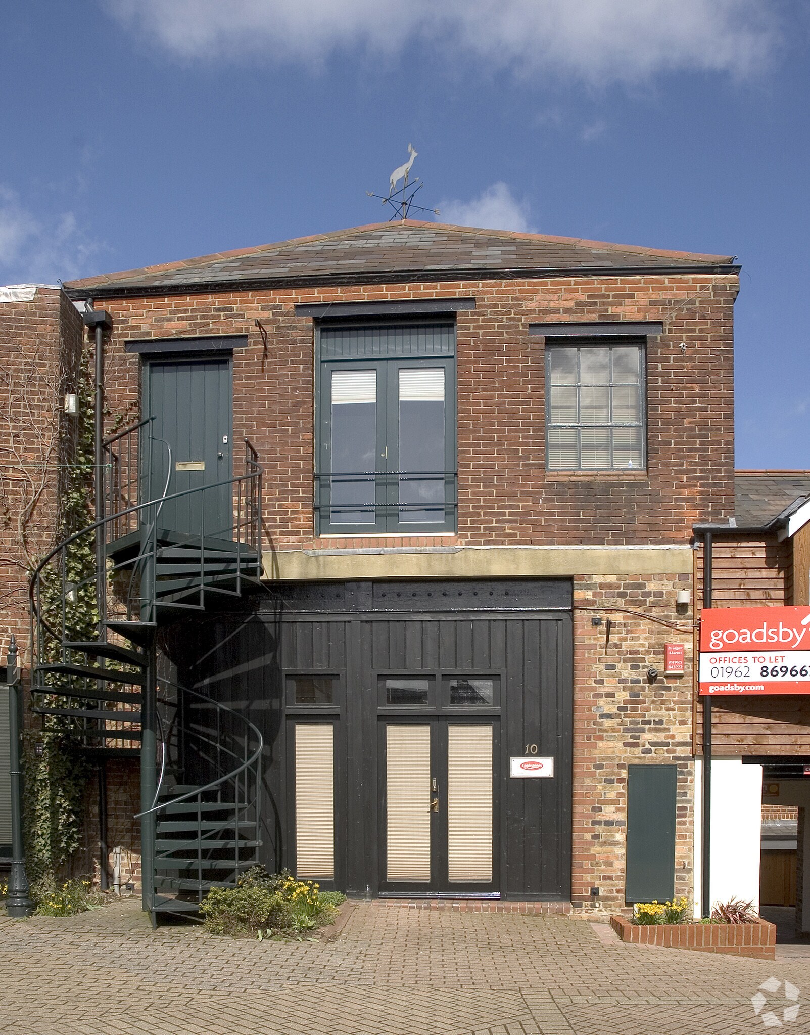 Staple Gdns, Winchester for sale Primary Photo- Image 1 of 1