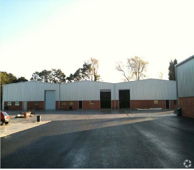 4 London Rd S, Stockport to rent - Building Photo - Image 2 of 4