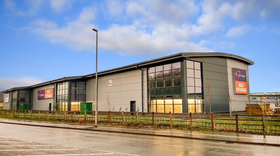 Silkin Way, Telford to rent - Building Photo - Image 2 of 5