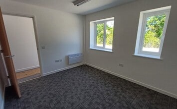 Heron Way, Truro to rent Interior Photo- Image 2 of 3