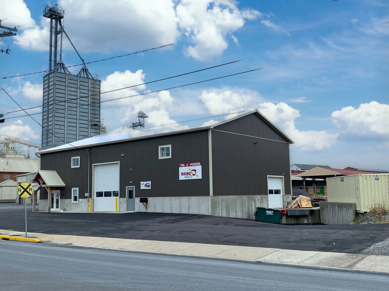 217 S Railroad Ave, New Holland, PA for sale - Primary Photo - Image 1 of 14