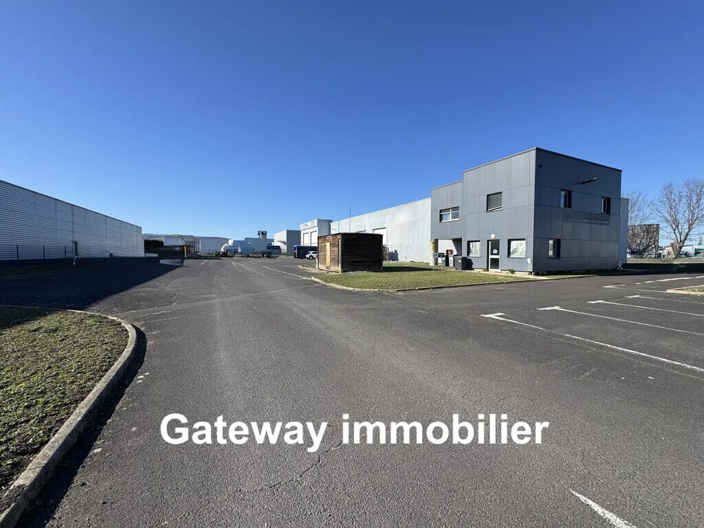 Vente Entrepôt 1 350 m² - Photo 1