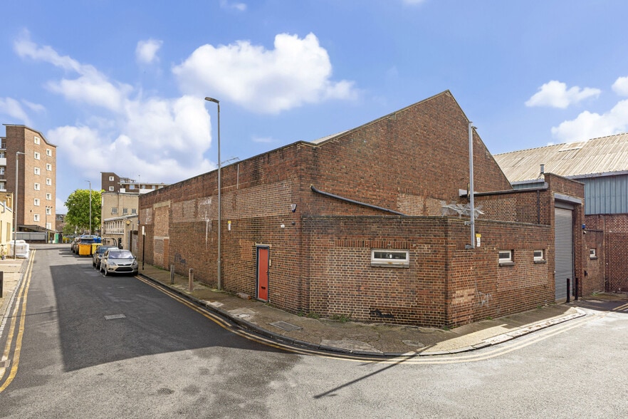37 Linford St, London to rent - Building Photo - Image 2 of 6