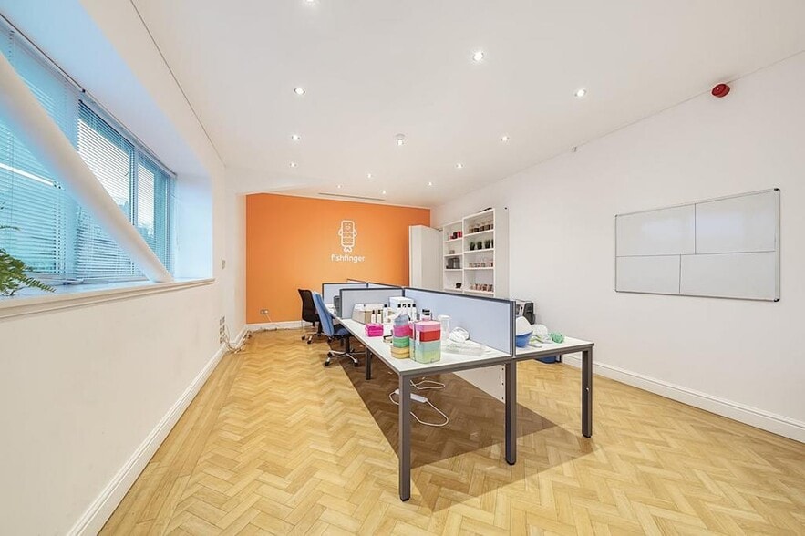 Bittacy Hl, London to rent - Building Photo - Image 3 of 13
