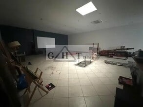 Retail in Morsang-sur-Orge to rent Interior Photo- Image 2 of 5
