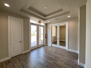 350 Grand Link, Conroe, TX to rent Building Photo- Image 1 of 5