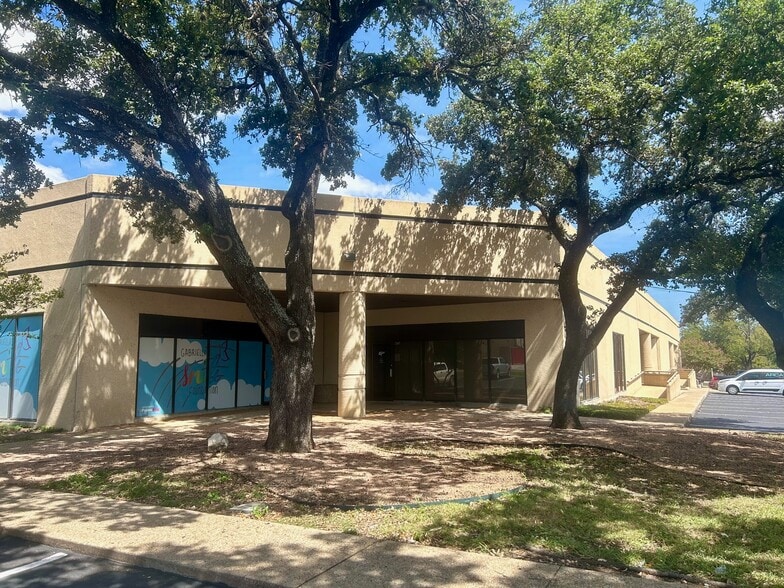 459-599 Spencer Ln, San Antonio, TX for rent - Building Photo - Image 3 of 4