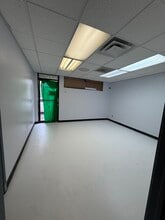 1502 W Hatcher Rd, Phoenix, AZ to rent Interior Photo- Image 2 of 3